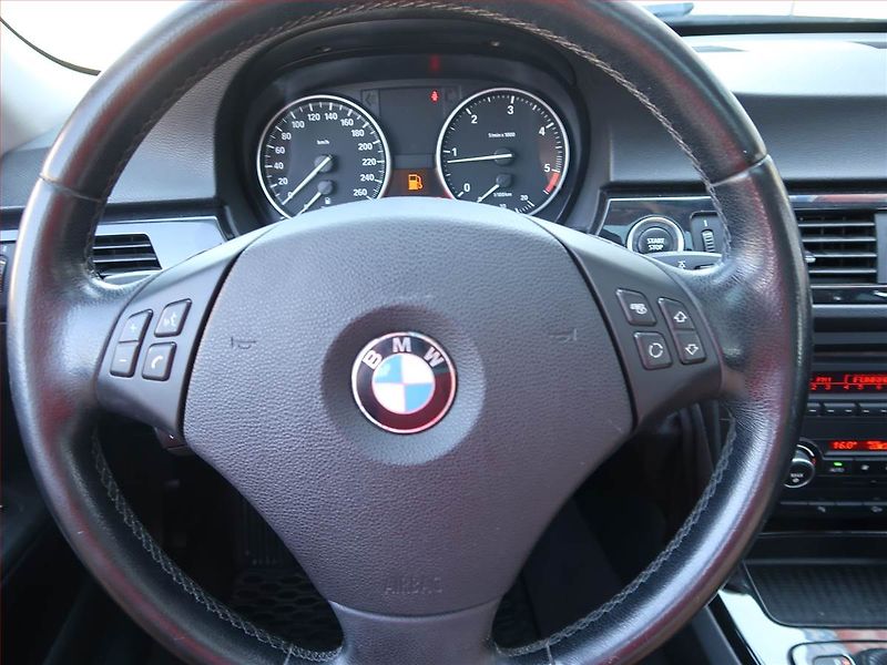 BMW Řada 3 (2010) 320 d xDrive, 4X4, Automat - fotka 16 z 17