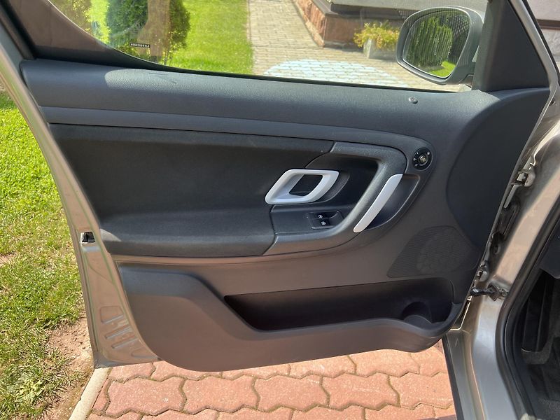 Škoda Roomster 1.9TDI 77KW,SCOUT,DIGI,PANORAM - fotka 12 z 41