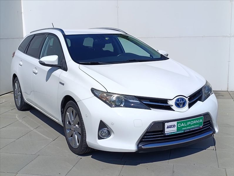 Toyota Auris 1,8 i HYBRID AT KAMERA NAVI - fotka 4 z 39
