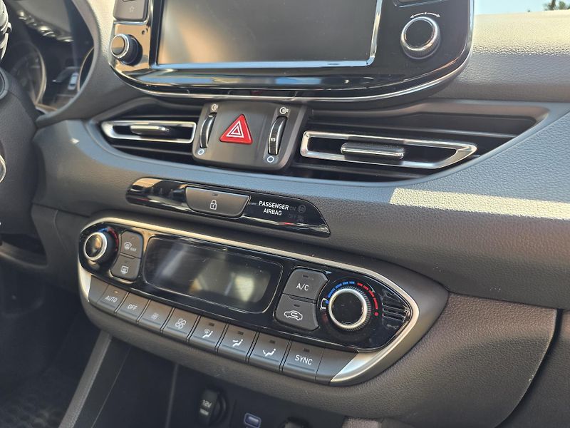 Hyundai i30 1.0-AUTOMAT-KAMERA-TEMPOMAT - fotka 12 z 14