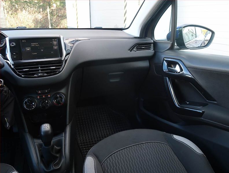 Peugeot 208 (2016) 1.2 PureTech, ČR,1.maj - fotka 8 z 18