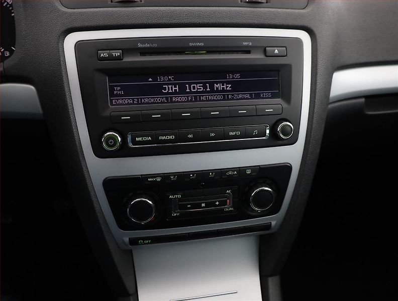 Škoda Octavia (2011) 1.6 TDI, nová STK - fotka 10 z 13