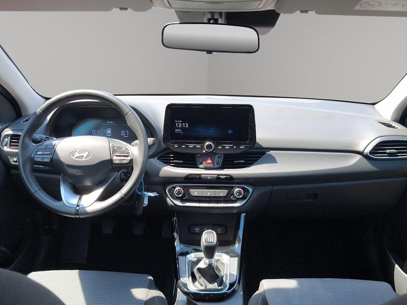 Hyundai i30 (2024) 1.5 DPi 70kW, ČR, 1. Maj., Ser - fotka 9 z 25