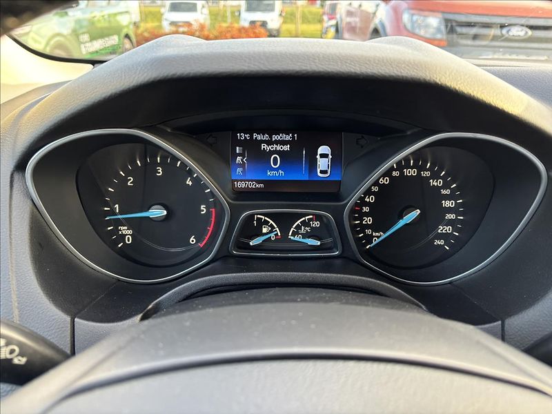 Ford Focus 1,5 TDCI 88kW Titanium - fotka 23 z 38
