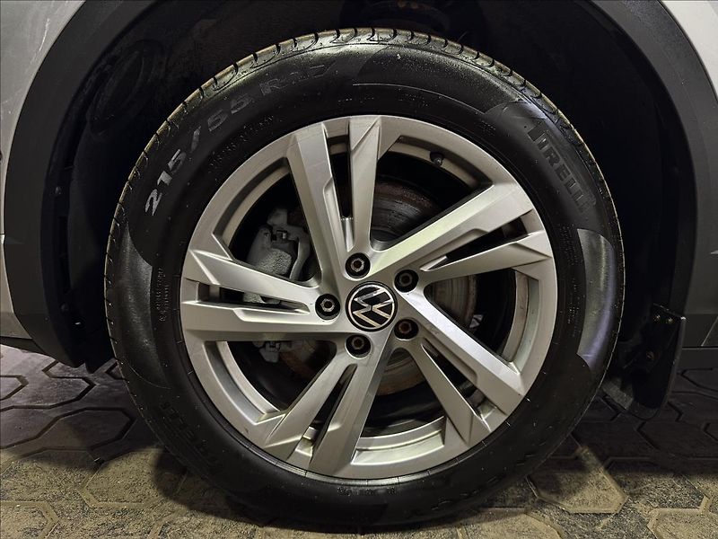 Volkswagen T-Roc R-LINE ACC NEZ-TOP 2XALU DPH - fotka 42 z 46