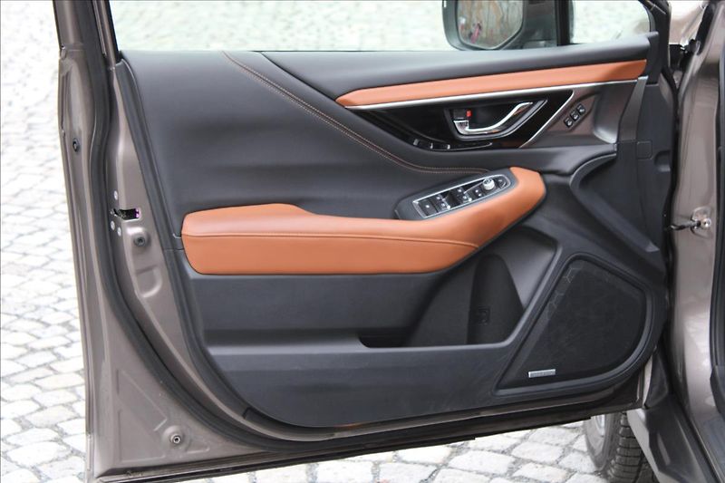 Subaru Outback 2.5i AWD / Touring / DPH / CZ - fotka 13 z 41