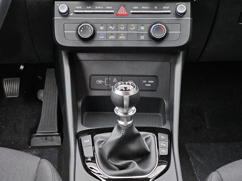 Hyundai Tucson (2026) 1,6 TGDI MT 2WD COMFORT  - fotka 12 z 13