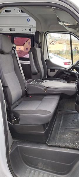 Renault Master (2017) 2.3 DCi 96 KW 7-míst 150tis km - fotka 10 z 11