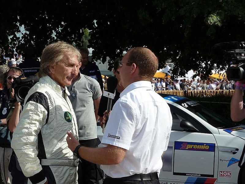 Legendární závodník Derek Bell se v roce 1977 představil s Jaguarem XJ12 C při Grand Prix Brna.
