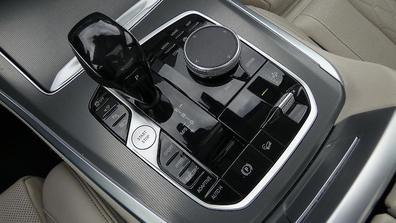 BMW X5 xDrive 45e - fotka 16 z 24