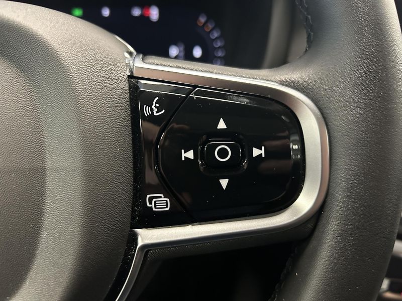 Volvo V60 (2025) ULTRA DARK DCT LED Panora HUD - fotka 12 z 43