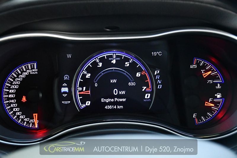 Jeep Grand Cherokee 6.2 V8 TRACKHAWK ČR 1M - fotka 40 z 49