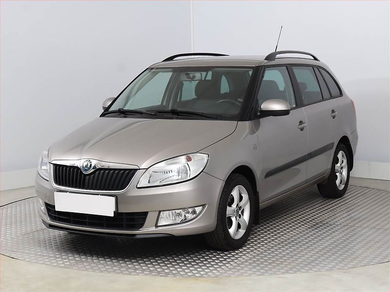 Škoda Fabia (2010) Ambition Plus 1.2 TSI - fotka 2 z 13