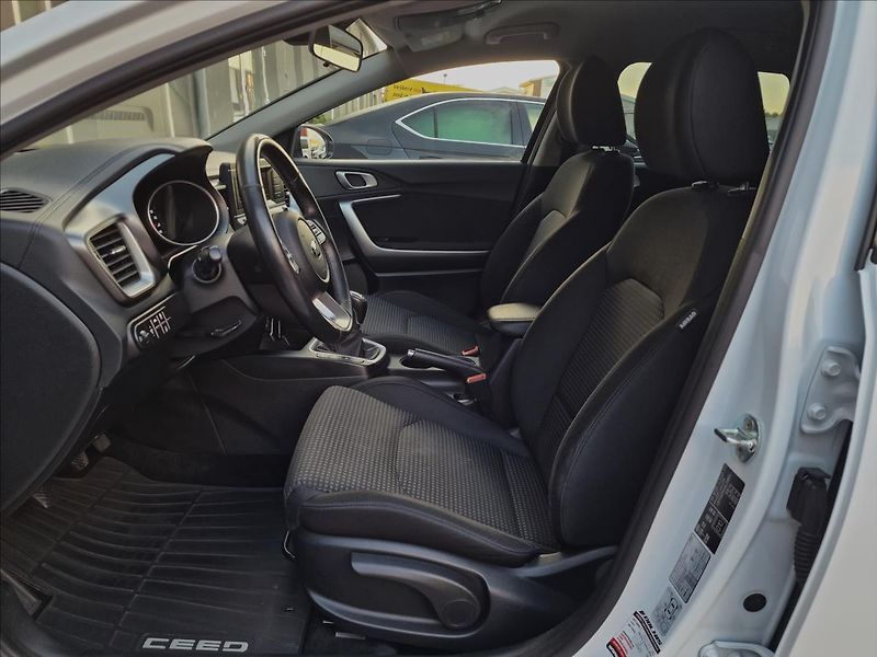 Kia Ceed 1.6CRDi 100kW Fresh SW,1.Maj. - fotka 19 z 47