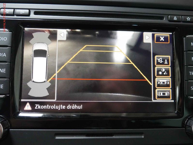 Volkswagen Sharan (2015) 2.0 TDi, Highline, bixen - fotka 20 z 21