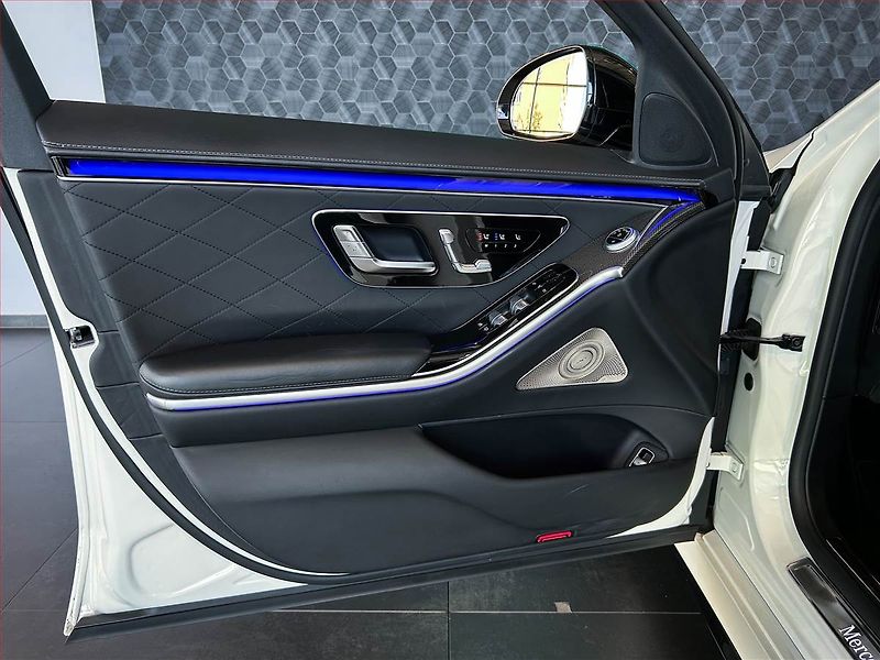 Mercedes-Benz Třídy S (2022) S 400 d 4MATIC - fotka 12 z 28