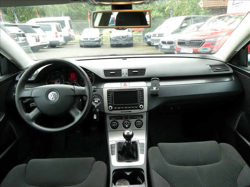 Volkswagen Passat 2,0 TDi 103kW Comfort,NAVI,TZ - fotka 22 z 38