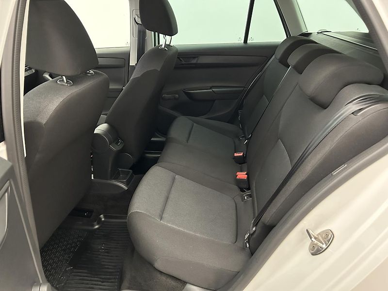 Škoda Fabia 1.0 TSI Active Plus - fotka 16 z 21