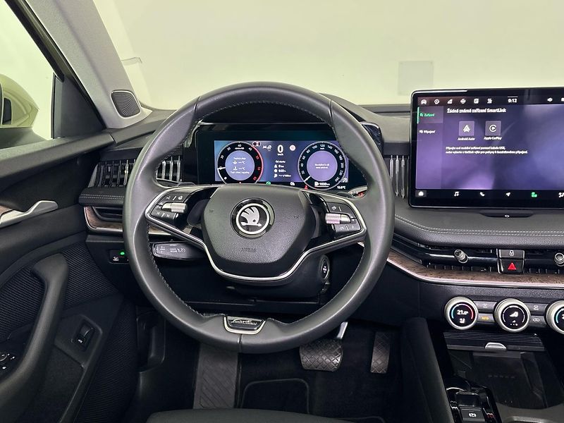 Škoda Superb Laurin & Klement DSG - fotka 18 z 32