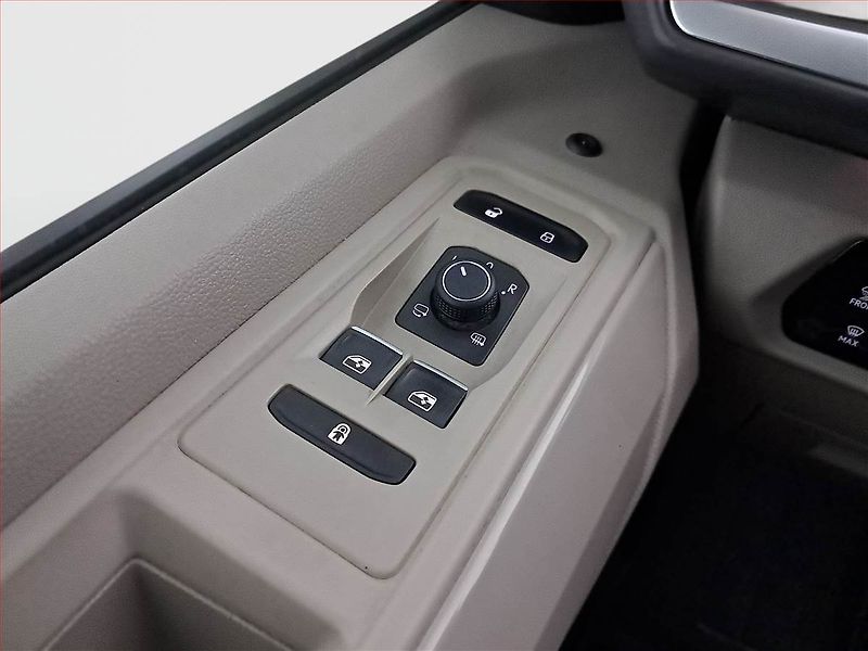 Volkswagen Multivan (2022) Style 2.0 TSI, ČR, DPH - fotka 20 z 22