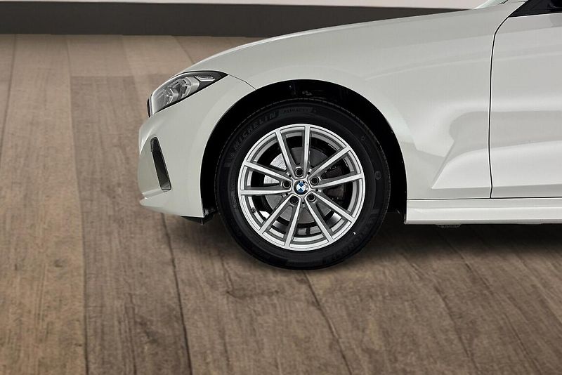 BMW Řada 3 řady 3 | 320i - fotka 24 z 24