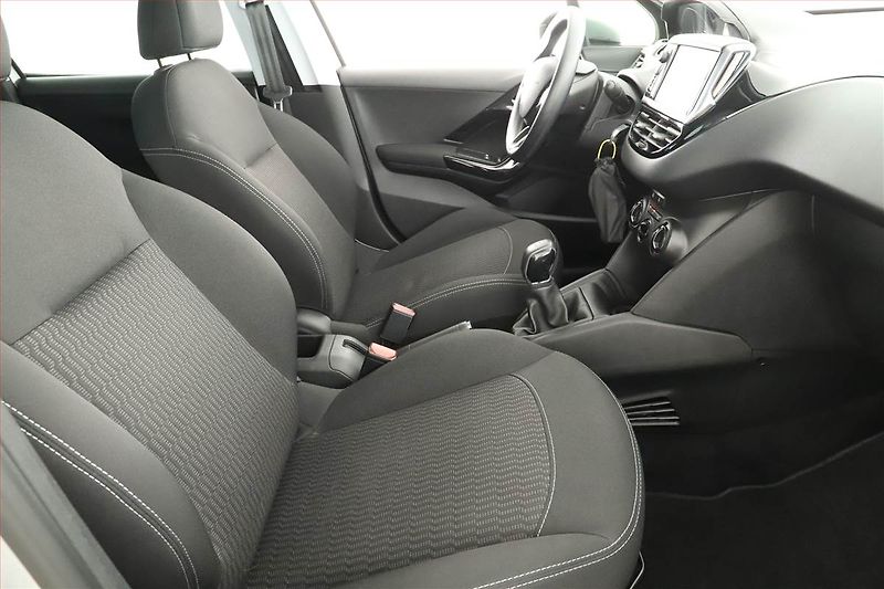 Peugeot 208 (2017) 1.2 PureTech, Tempomat - fotka 7 z 16