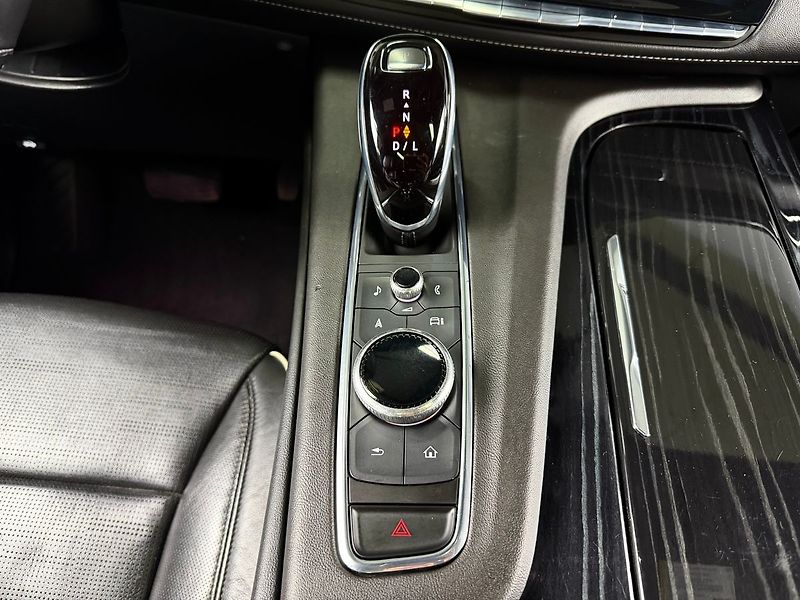 Cadillac Escalade 6.2 V8 AWD PLATINUM EDITION, N - fotka 26 z 35