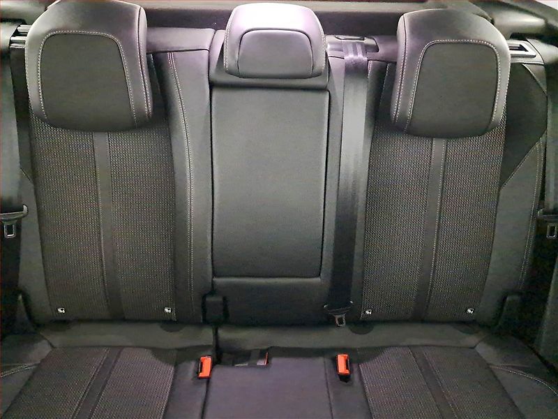 Peugeot 3008 (2022) GT 1.2 PureTech, Automat, Kůže - fotka 10 z 22