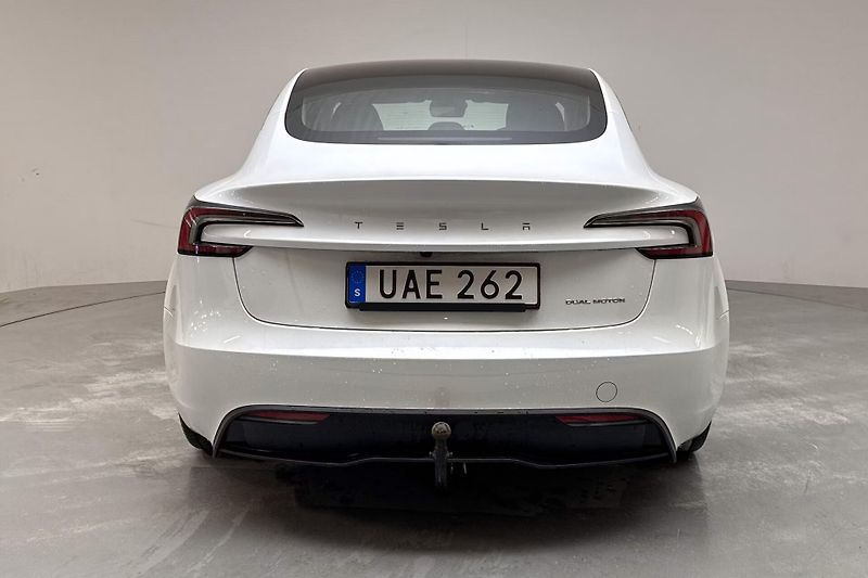 Tesla Model 3 Long Range AWD Highland Tažné - fotka 5 z 16