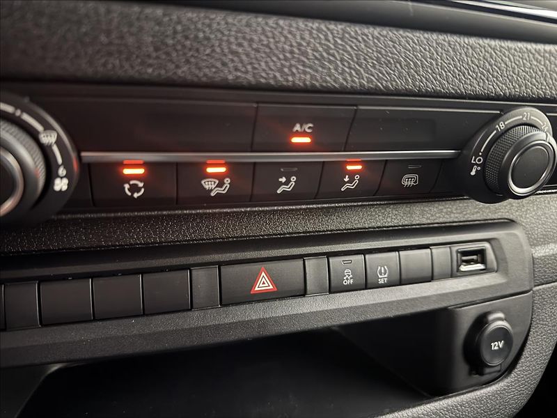 Peugeot Expert 2,0 HDi L2 DPH 6MÍST POLOCOMBI - fotka 17 z 30
