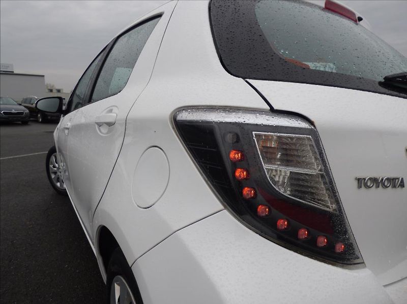 Toyota Yaris 1,5 Hybrid, Digi Klima, servis - fotka 57 z 60