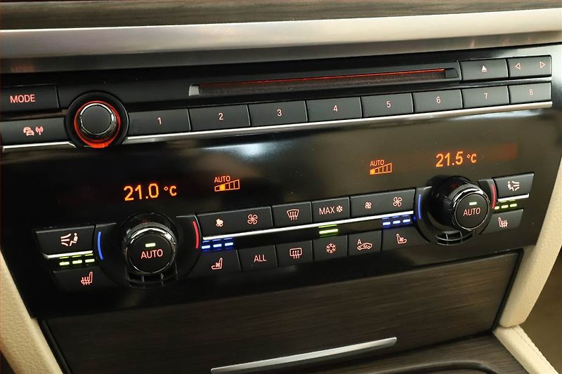 BMW Řada 7 (2010) 740d xDrive, 4X4, Automat - fotka 14 z 22