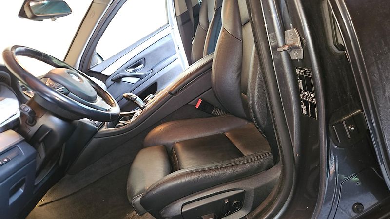 BMW Řada 5 520d /140kW - fotka 13 z 18