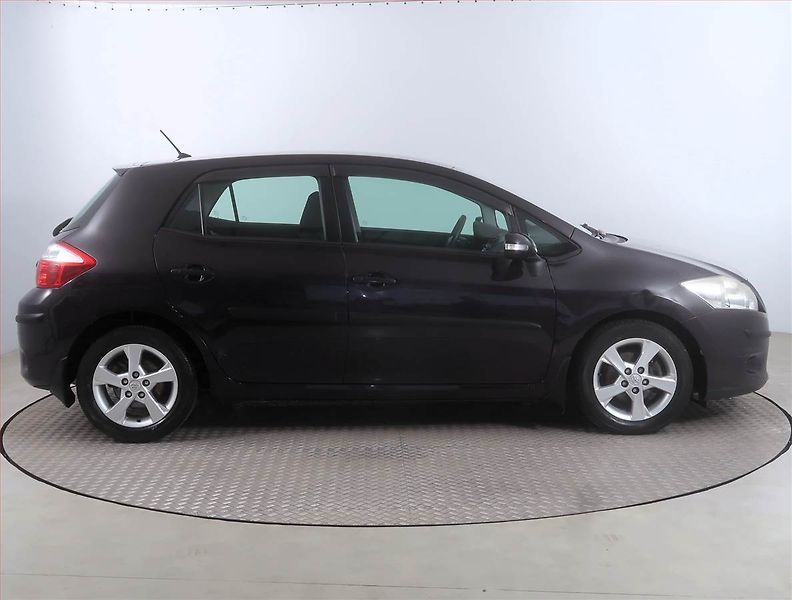 Toyota Auris (2011) 1.6 Valvematic, Tempomat - fotka 6 z 14