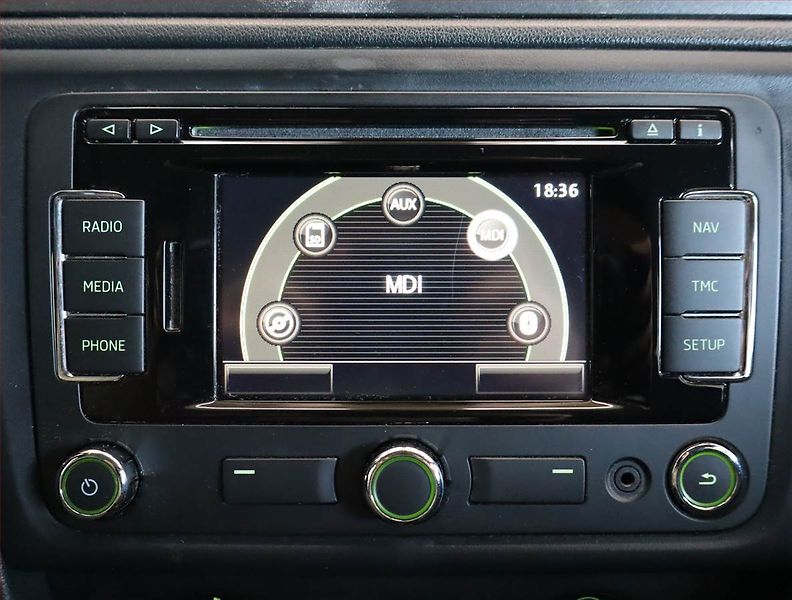 Škoda Rapid (2015) Spaceback 1.2 TSI, Tempomat - fotka 16 z 22