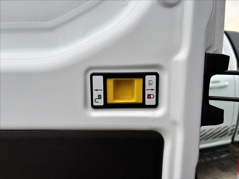 Ford Transit 2,0 EcoBlue 96kW L3 - fotka 12 z 40