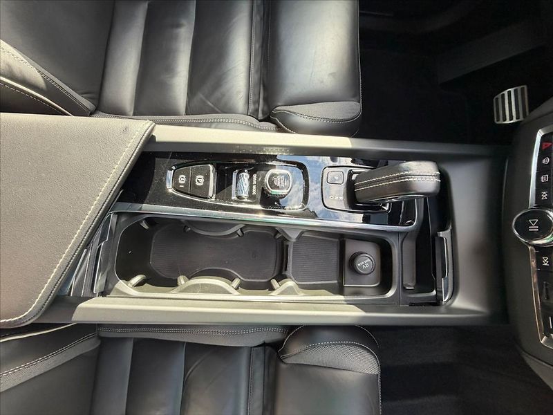 Volvo XC60 2,0 - fotka 28 z 62