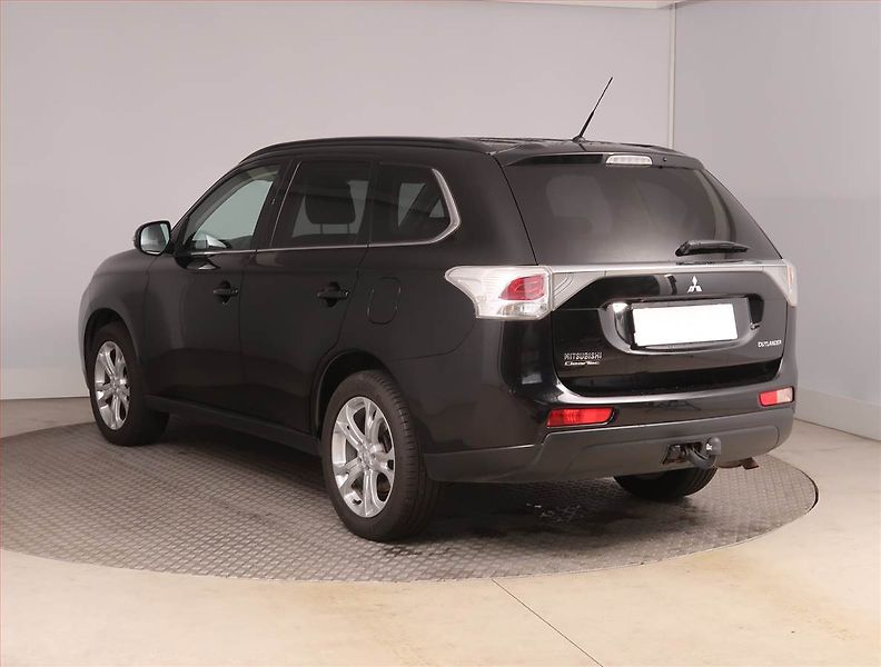 Mitsubishi Outlander (2013) 2.2 DI-D, 4X4, 7 míst, ČR - fotka 4 z 18