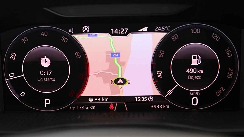 Škoda Scala a Říp v pozadí