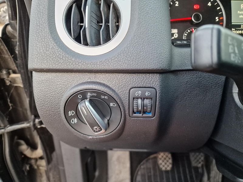 Volkswagen Tiguan 2,0TDI 4x4 LIFE NAVI TZ - fotka 16 z 19