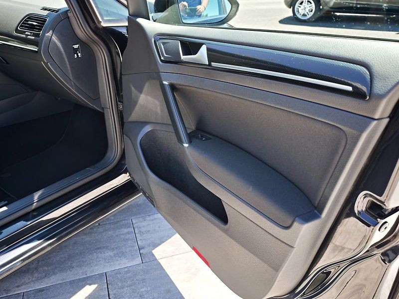 Volkswagen Golf (2014) 2,0 TDI 110 KW Highline - fotka 19 z 35