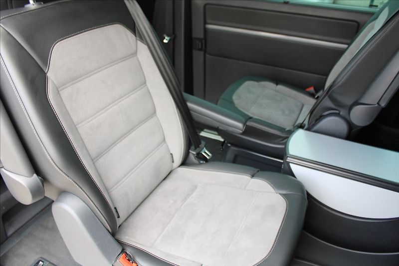 Volkswagen Multivan 2,0 TDI  1MAJ,7MÍST,AT,4x4,DPH - fotka 31 z 40