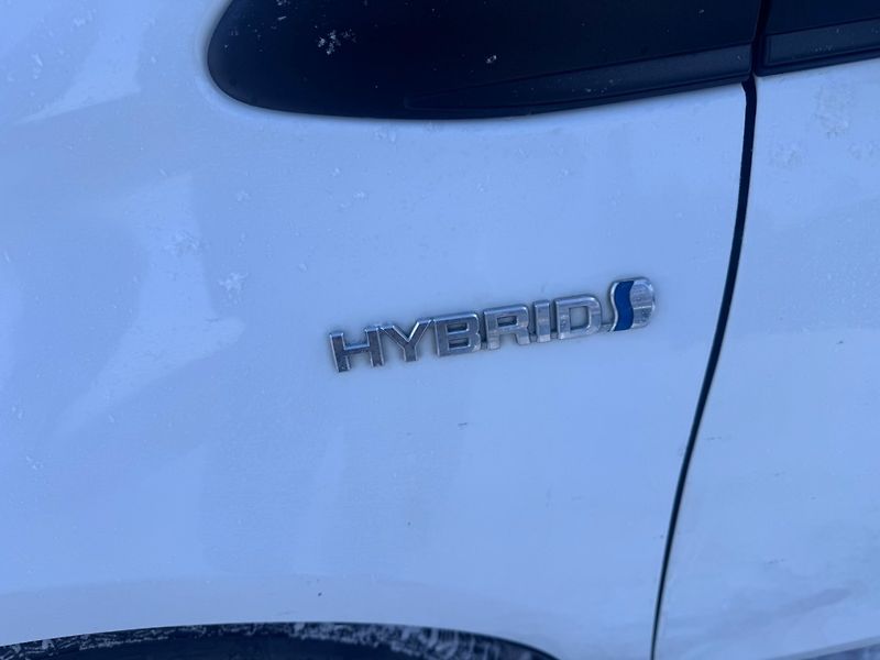 Toyota Yaris (2016) HYBRID 1,5 54 KW STK AUTOMAT - fotka 9 z 38