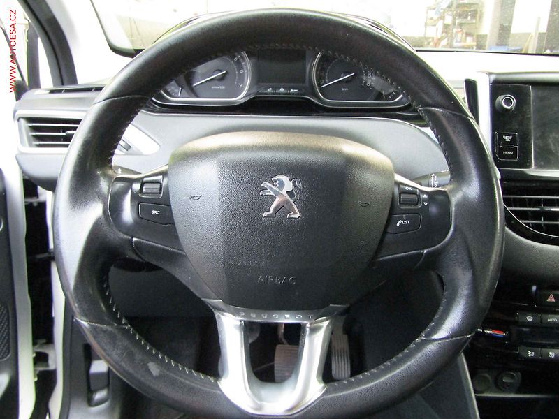 Peugeot 208 (2013) 1.2PT, ČR, AC, park.čidla - fotka 12 z 16