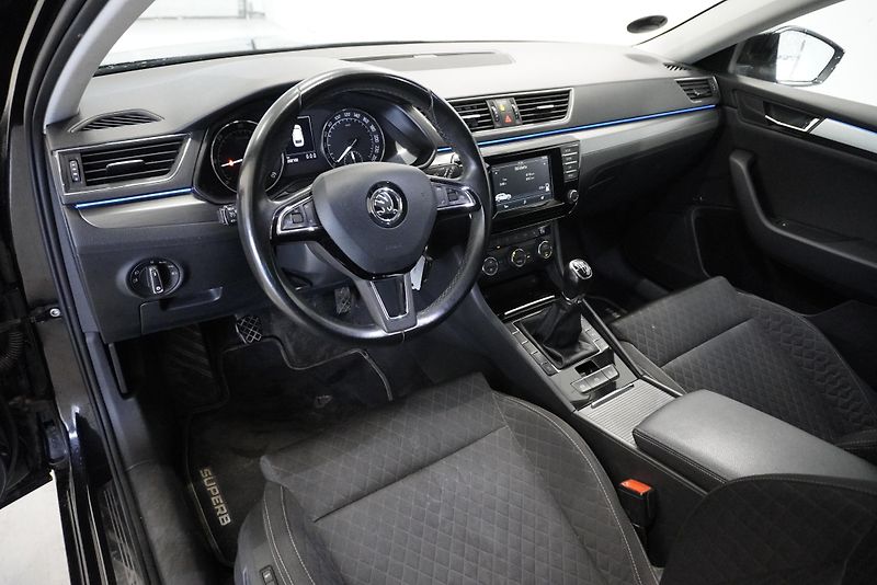 Škoda Superb 2,0 TDI 110kW - fotka 18 z 32