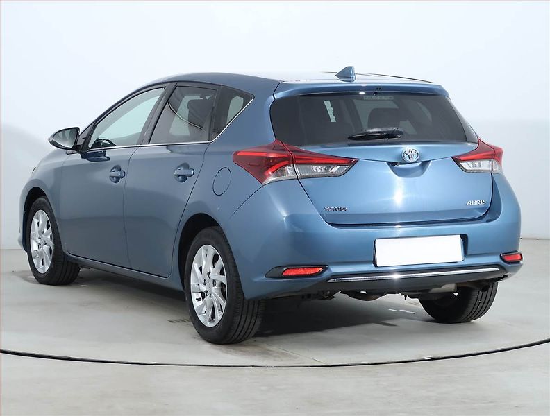Toyota Auris (2016) 1.6 Valvematic, Serv.kniha - fotka 4 z 20