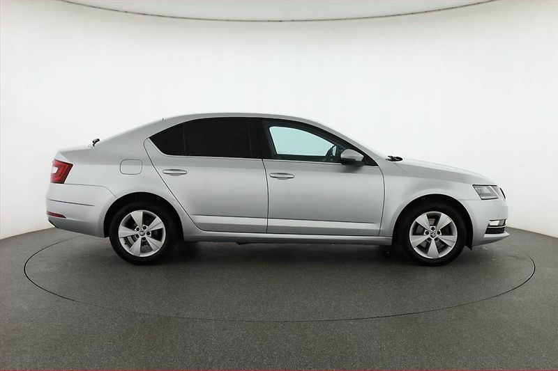 Škoda Octavia (2017) Style 2.0 TDI, Serv.kniha - fotka 6 z 16