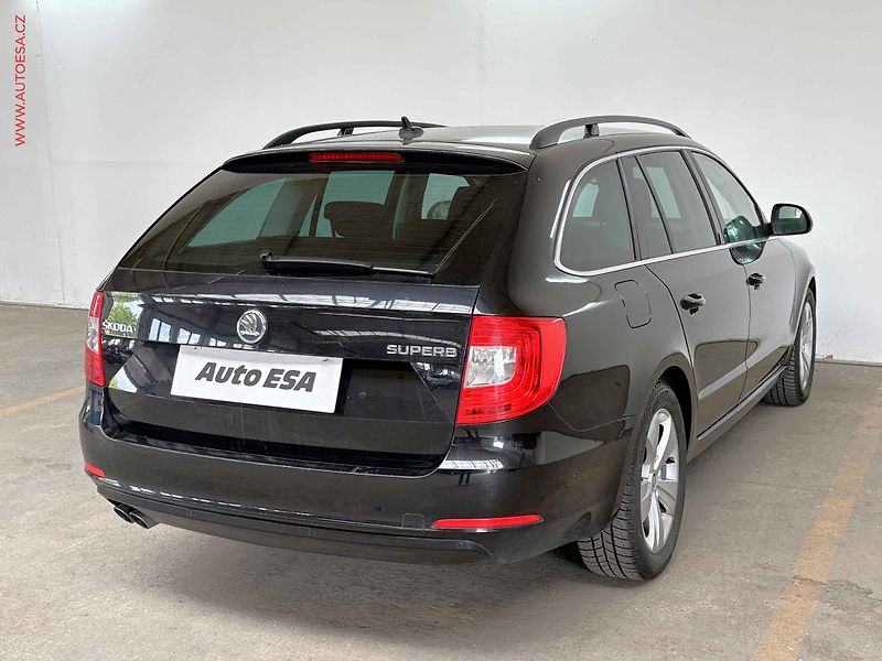 Škoda Superb (2014) 2.0 TDi, DSG, xenon - fotka 4 z 17