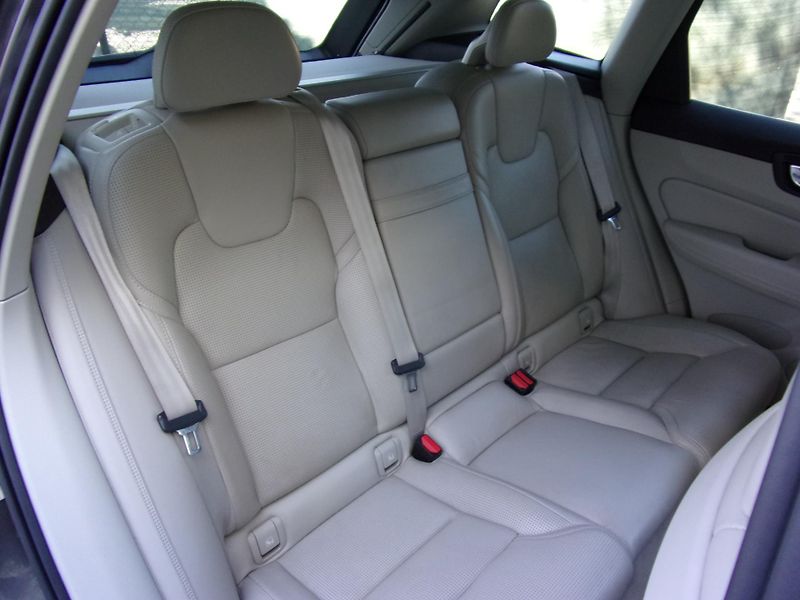 Volvo XC60 2.0D AWD 140kW INSCRIPTION TOP - fotka 22 z 28