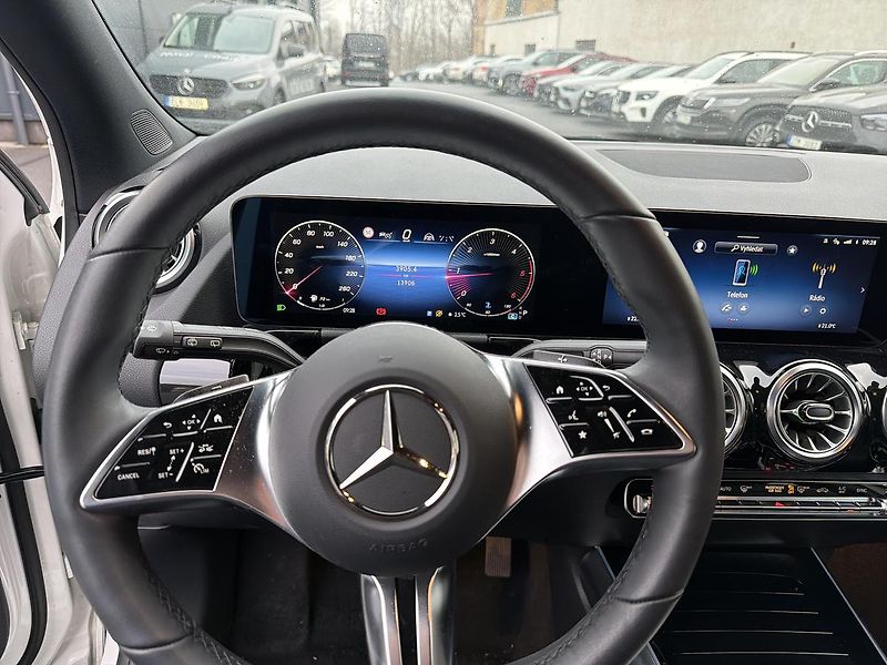 Mercedes-Benz GLA 200d 4MATIC, CZ, 1.majitel - fotka 10 z 17